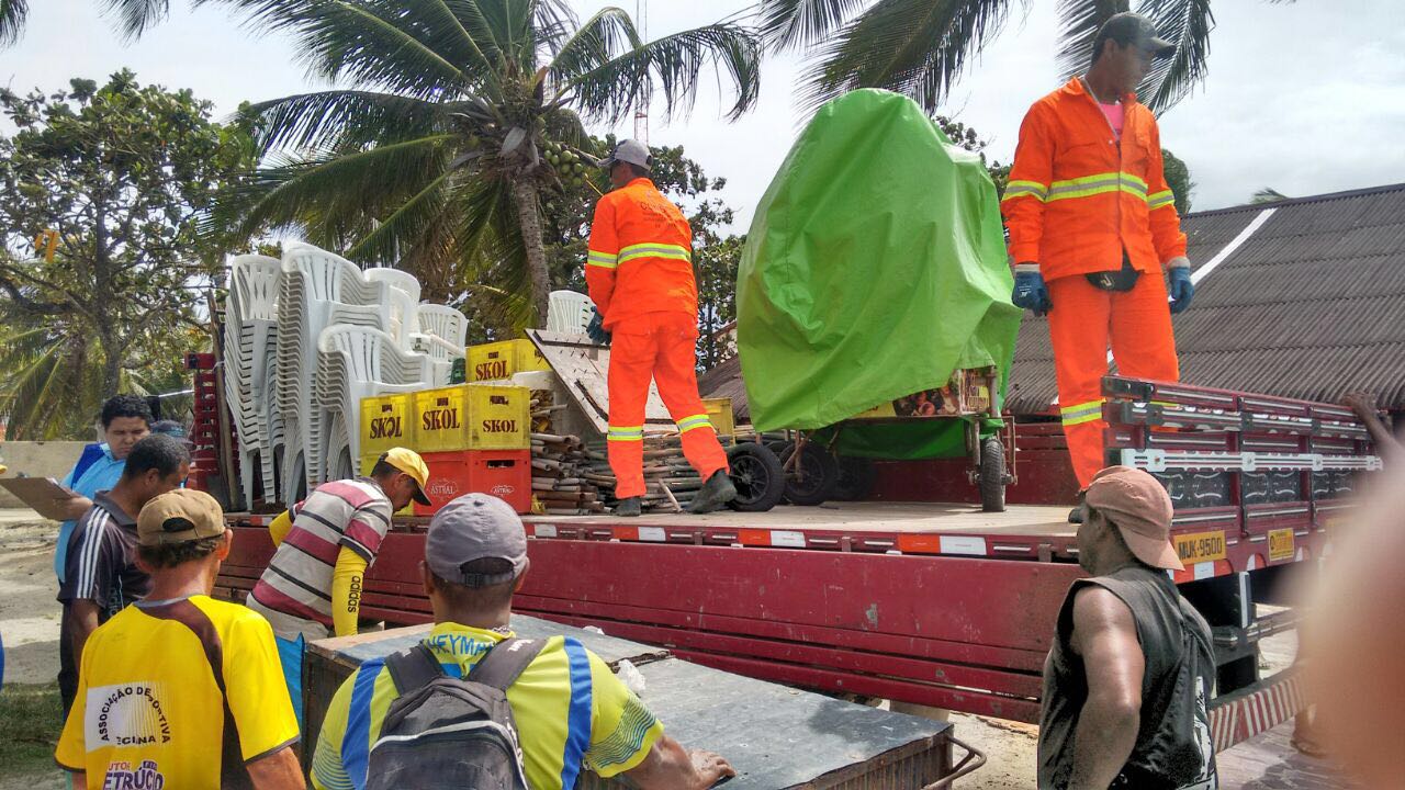 Prefeitura realiza "Operação de Reordenamento" na praia do Francês